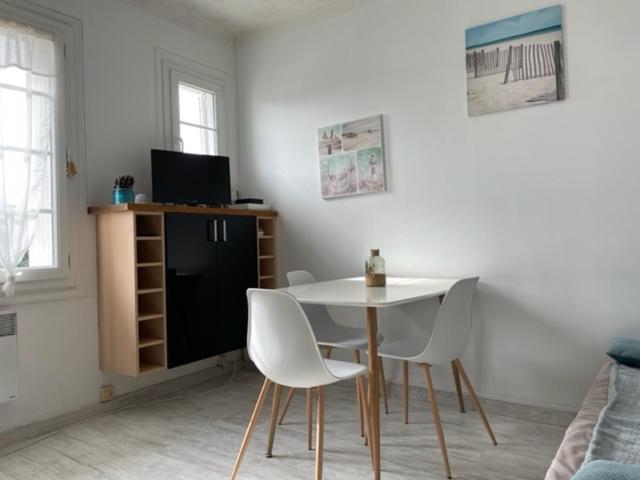 Appartement proche plage et commerces Royan Extérieur photo