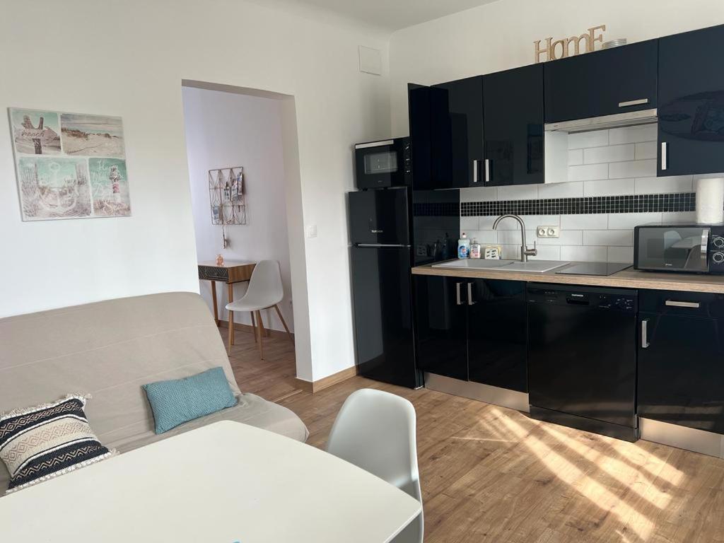 Appartement proche plage et commerces Royan Extérieur photo