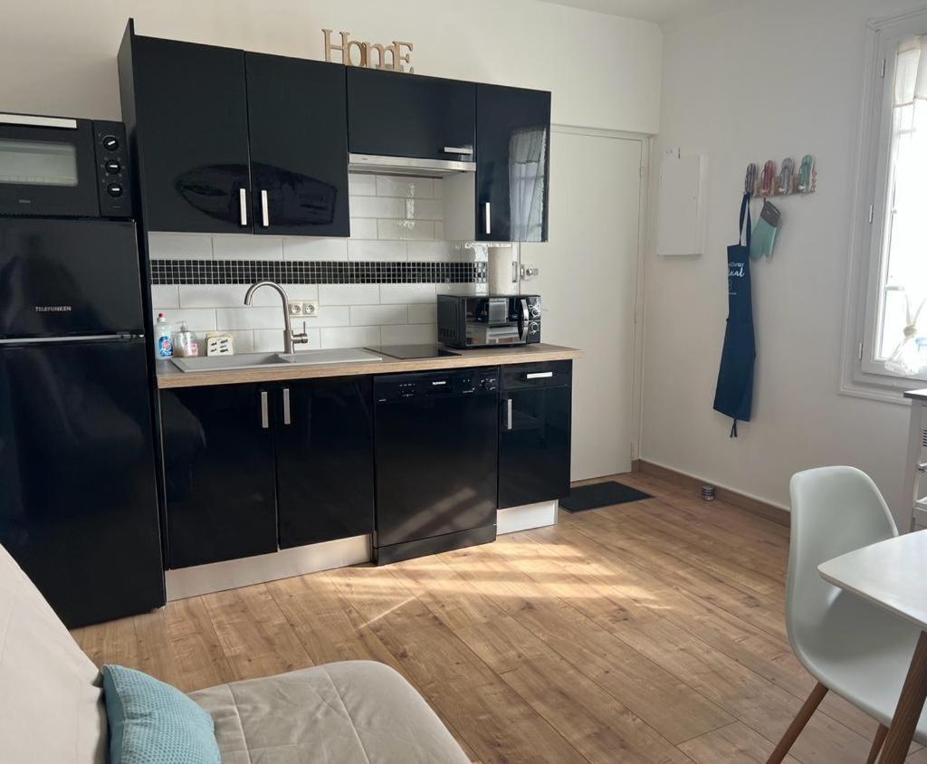 Appartement proche plage et commerces Royan Extérieur photo